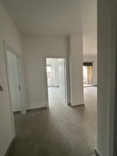 Tirane, jepet me qera apartament 2+1+Ballkon Kati 2, 104 m² 500 € (Ish fusha aviacionit)