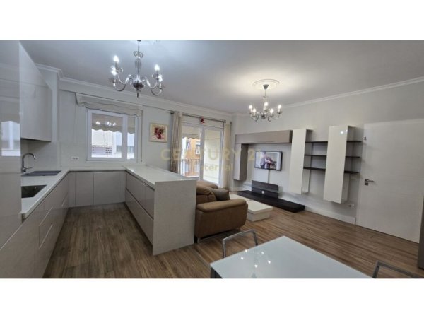 Tirane, jepet me qera apartament 2+1+Aneks+Ballkon Kati 5, 110 m² 1.000 € (Rruga Kosovareve)