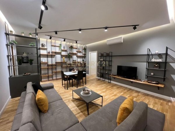 Tirane, jepet me qera apartament 2+1+Aneks+Ballkon Kati 3, 143 m² 2.000 € (TEG)