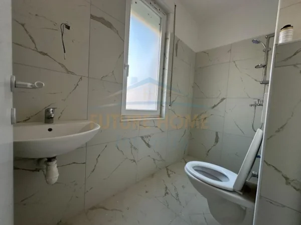 Tirane, jepet me qera apartament Kati 1,  2+1+2+Parkim 98 m² 800 € (TREGU ELEKTRIK TIRANE)