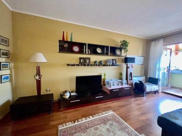 Tirane, jepet me qera apartament 2+1+Aneks+Ballkon Kati 10, 110 m² 800 € (Pazar i Ri)