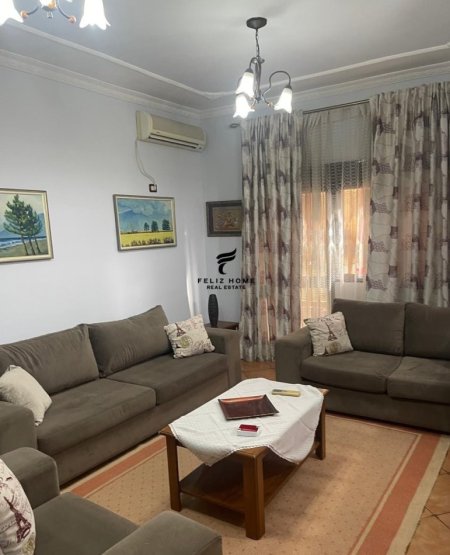 Tirane, jepet me qera apartament 3+1 Kati 6, 115 m² 450 € (OXHAKU)