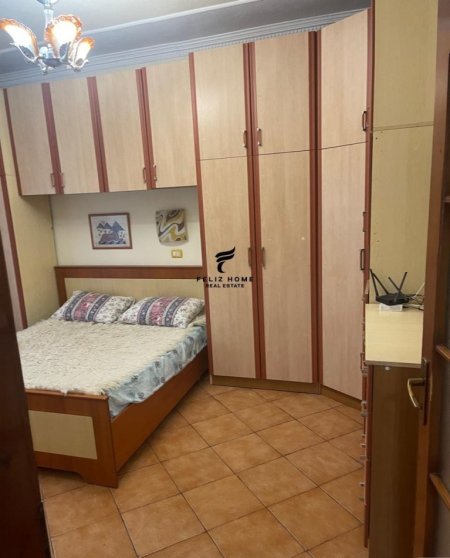 Tirane, jepet me qera apartament 3+1 Kati 6, 115 m² 450 € (OXHAKU)