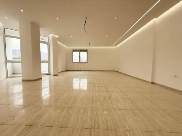 Tirane, shes apartament 2+1+Aneks+Ballkon Kati 6, 190 m² 449.000 € (Rruga e Elbasanit)