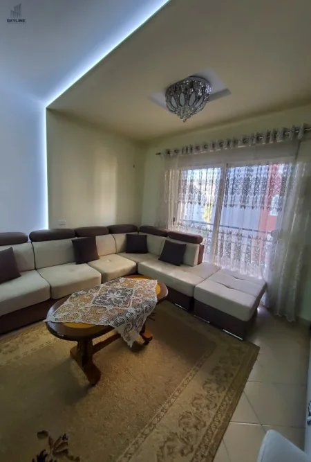 Tirane, jepet me qera apartament 2+1+Ballkon Kati 4, 600 € 