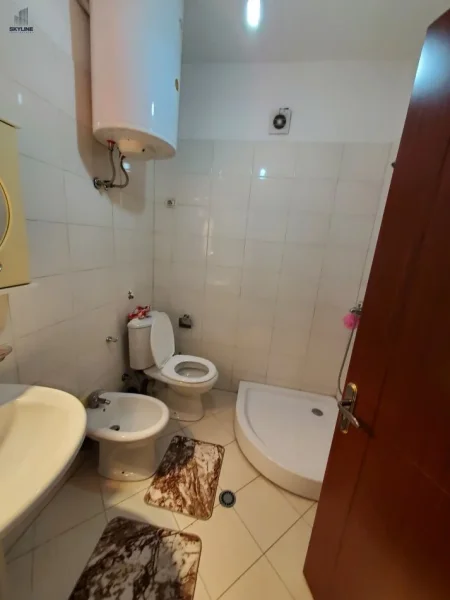 Tirane, jepet me qera apartament 2+1+Ballkon Kati 4, 600 € 