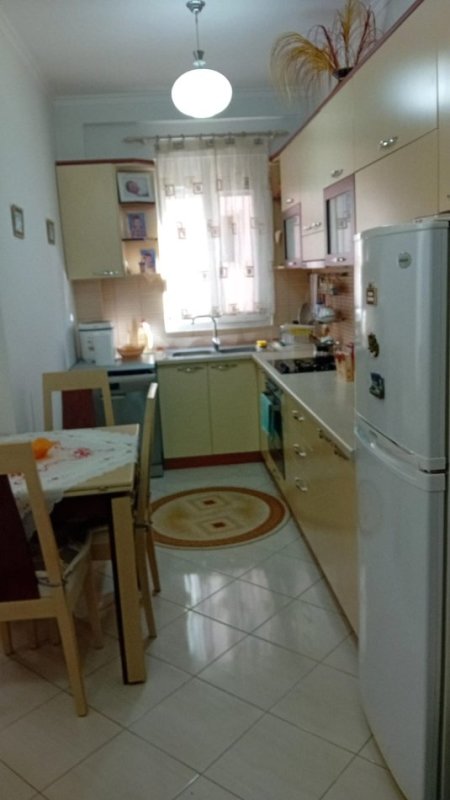 Tirane, Kodra e Diellit. Rruga Rrapo Hekali. Shitet apartament 2+1 me Hipotek. Kati 2, Sip 105 m². Cmimi 145.000 Euro
