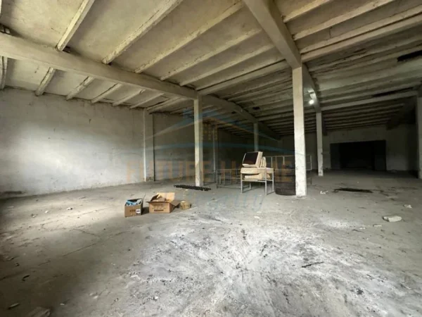 Tirane, jepet me qera magazine Kati 0, 800 m² 3.000 € (MISTO MAME)