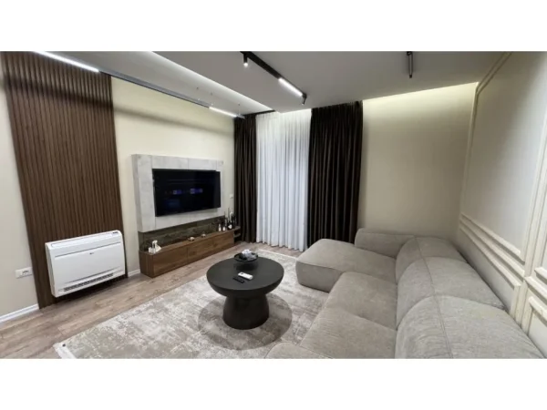 Tirane, jepet me qera apartament+verande | Penthouse 2+1+Aneks+Ballkon Kati 1, 105 m² 1.500 € (Kompleksi Fz)