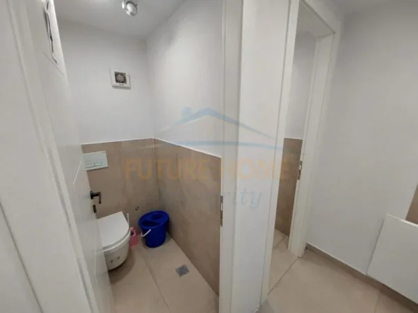 Tirane, jepet me qera ambjent biznesi Kati 3, 172 m² 4.000 € (QENDER TIRANE)