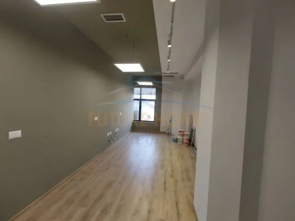 Tirane, jepet me qera ambjent biznesi Kati 3, 172 m² 4.000 € (QENDER TIRANE)