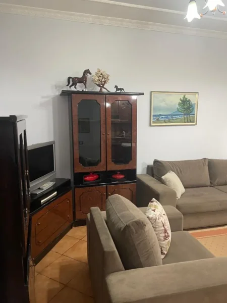 Tirane, jepet me qera apartament 3+1+Ballkon Kati 6, 115 m² 450 € (rruga Kongresi Manastirit)