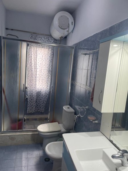 Tirane, jepet me qera apartament 3+1+Ballkon Kati 6, 115 m² 450 € (rruga Kongresi Manastirit)