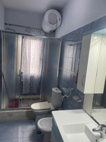 Tirane, jepet me qera apartament 3+1+Ballkon Kati 6, 115 m² 450 € (rruga Kongresi Manastirit)