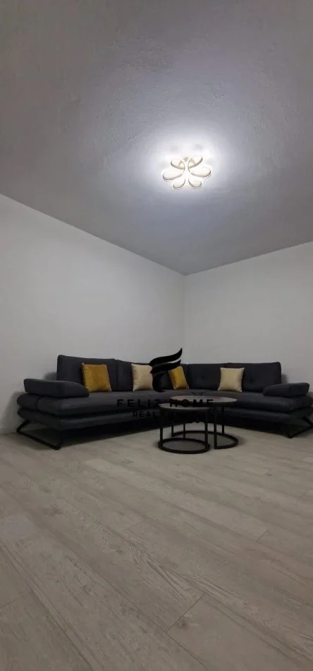 Tirane, jepet me qera apartament 1+1 Kati 3, 63 m² 680 € (KOMUNA E PARISIT)