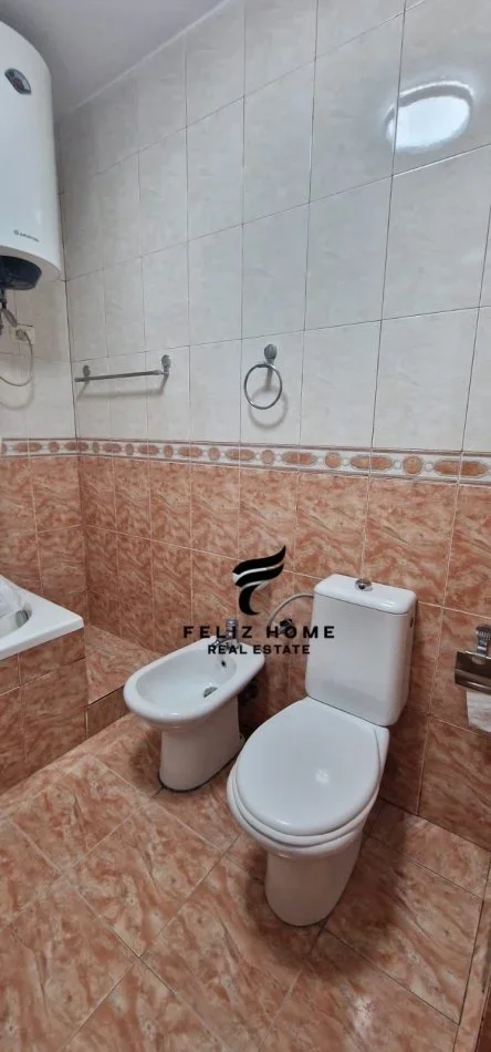 Tirane, jepet me qera apartament 1+1 Kati 3, 63 m² 680 € (KOMUNA E PARISIT)