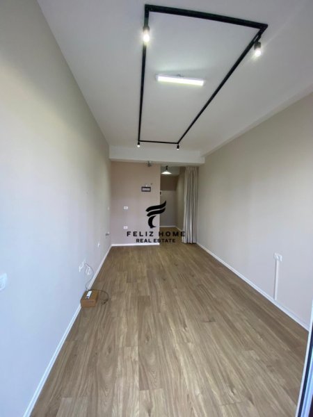 Tirane, jepet me qera dyqan Kati 0, 30 m² 300 € (MANGALEM 21)