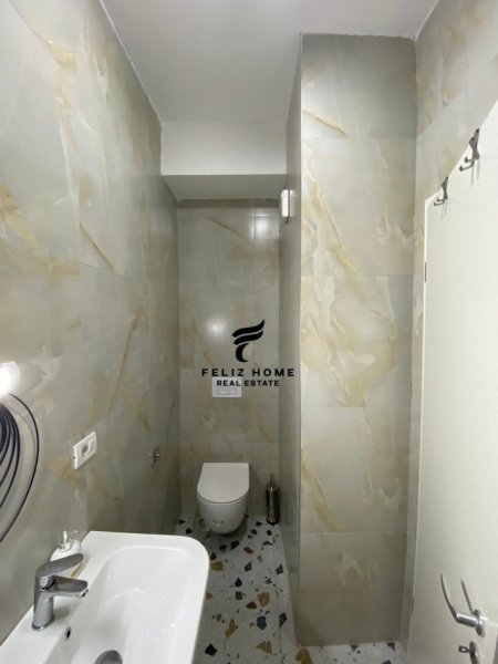 Tirane, jepet me qera dyqan Kati 0, 30 m² 300 € (MANGALEM 21)