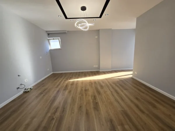 Tirane, shitet apartament 2+1+Ballkon Kati 8, 99 m² 108.000 € (Kthesa Kamzes)