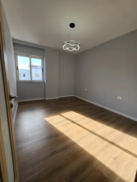 Tirane, shitet apartament 2+1+Ballkon Kati 8, 99 m² 108.000 € (Kthesa Kamzes)