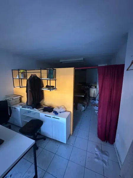 Tirane, shitet dyqan Kati -1, 52 m² 65.000 € (laprake)