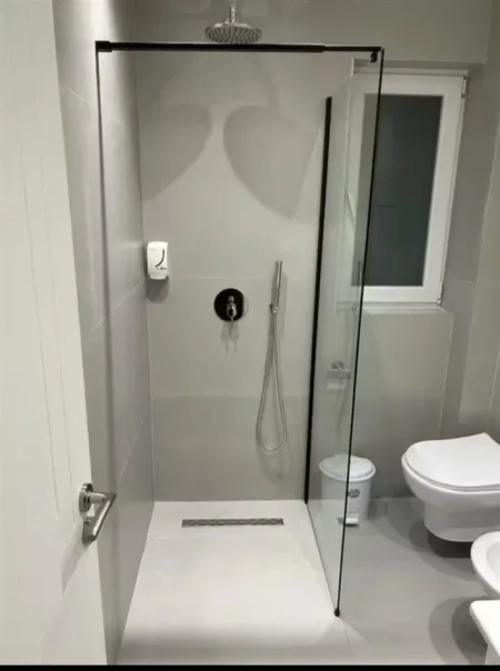 Tirane, jepet me qera apartament 1+1+Ballkon Kati 3, 55 m² 600 € (QENDER)