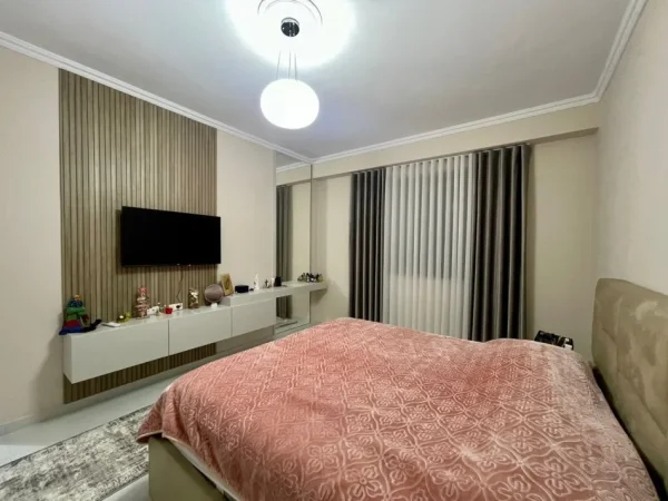 Tirane, jepet me qera apartament 2+1+Aneks+Ballkon Kati 7, 108 m² 600 € (astir)