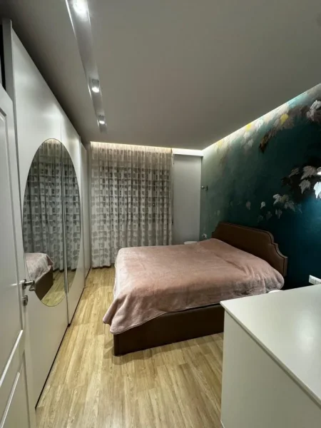 Tirane, jepet me qera apartament 2+1+Ballkon Kati 4, 125 m² 750 € (Ministria e Jashtme)