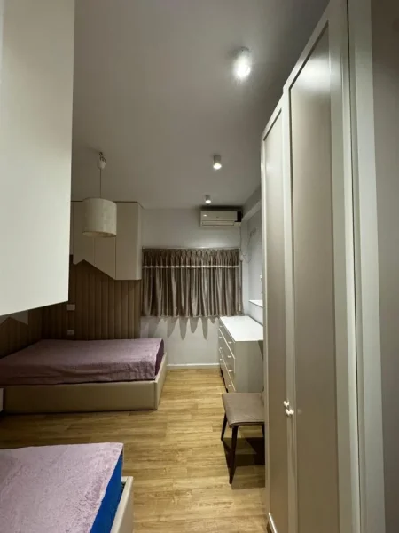 Tirane, jepet me qera apartament 2+1+Ballkon Kati 4, 125 m² 750 € (Ministria e Jashtme)