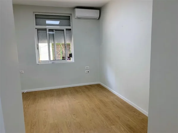 Tirane, jepet me qera zyre Kati 2, 36 m² 450 € (BLLOKU)
