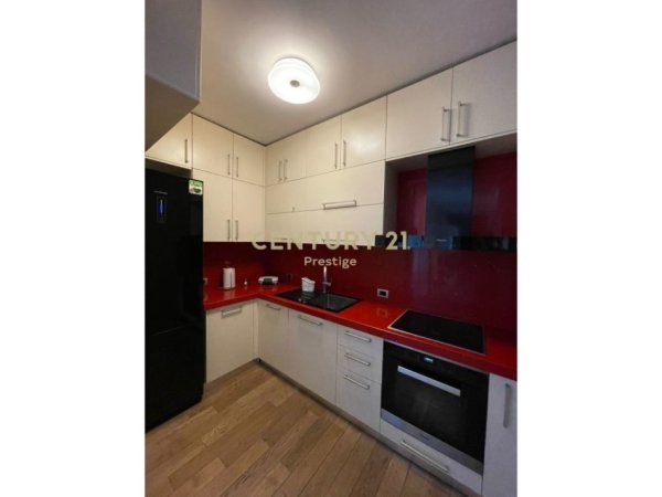 Tirane, jepet me qera 4+1 Kati 7, 190 m² 3.000 € (RRUGA E ELBASANIT,)