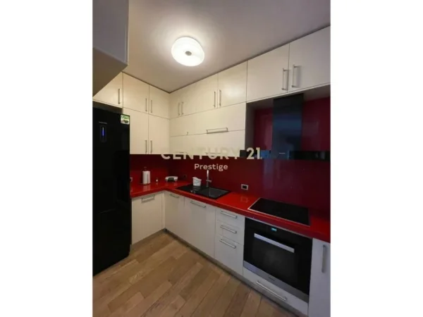 Tirane, jepet me qera 4+1 Kati 7, 190 m² 3.000 € (RRUGA E ELBASANIT,)