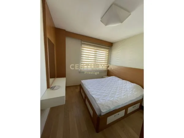 Tirane, jepet me qera 4+1 Kati 7, 190 m² 3.000 € (RRUGA E ELBASANIT,)