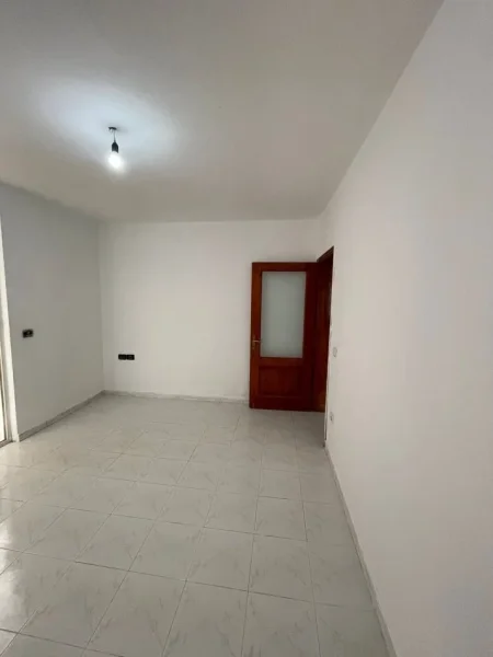 Durres, shitet apartament 4+1 Kati 0, 100 m² 110.000 € (Shkolla Qemal Mici)