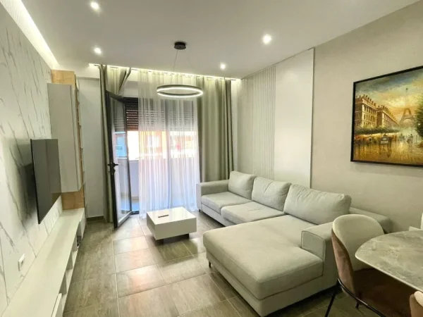 Tirane, jepet me qera apartament 2+1+Aneks+Ballkon Kati 2, 111 m² 650 € (astir)