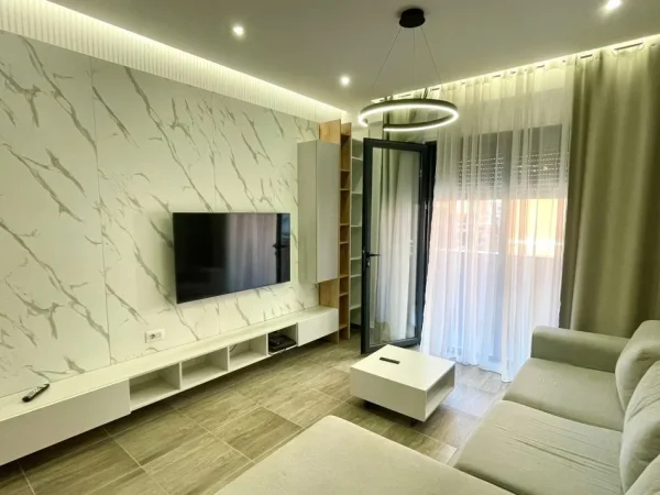 Tirane, jepet me qera apartament 2+1+Aneks+Ballkon Kati 2, 111 m² 650 € (astir)