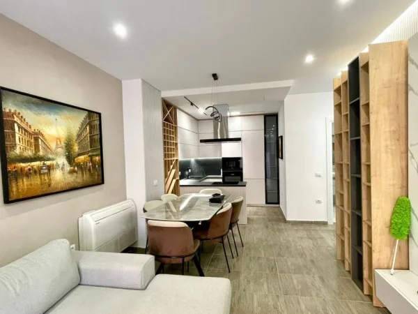 Tirane, jepet me qera apartament 2+1+Aneks+Ballkon Kati 2, 111 m² 650 € (astir)