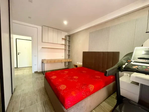 Tirane, jepet me qera apartament 2+1+Aneks+Ballkon Kati 2, 111 m² 650 € (astir)