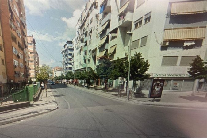 Tirane, shitet dyqan Kati 0, 140 m² 700.000 € (Rr. Medar Shtylla, Komuna e Parisit)