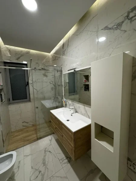 Tirane, jepet me qera 2+1+Aneks+Ballkon Kati 4, 75.000 € (Ministria e Jashtme)