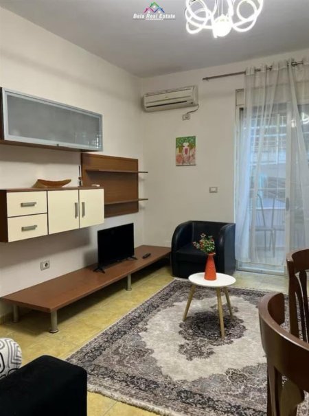 Tirane, jepet me qera apartament 1+1+Ballkon Kati 1, 60 m² 500 € (Mine Peza)