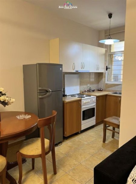 Tirane, jepet me qera apartament 1+1+Ballkon Kati 1, 60 m² 500 € (Mine Peza)