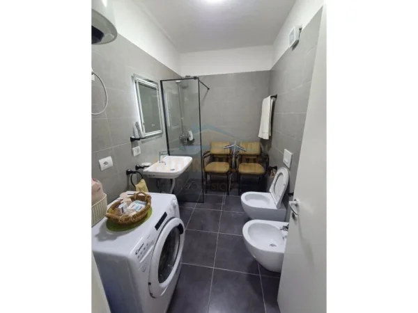 Tirane, shitet apartament 2+1+Ballkon Kati 8, 92 m² 146.000 € (Ali Dem)