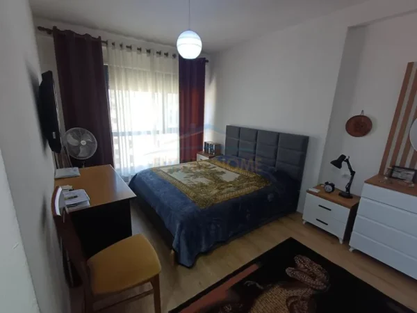 Tirane, shitet apartament 2+1+Ballkon Kati 8, 92 m² 146.000 € (Ali Dem)