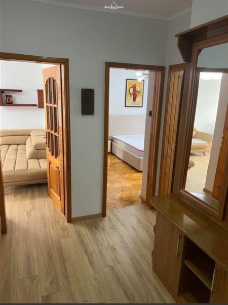 Tirane, jepet me qera apartament 2+1 Kati 2, 90 m² 700 € (qender)