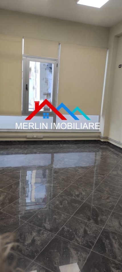 Tirane, jepet me qera ambjent biznesi Kati 1, 40 m² 550 € (KOMPLEKSI DELIJORGJI)