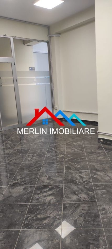 Tirane, jepet me qera ambjent biznesi Kati 1, 40 m² 550 € (KOMPLEKSI DELIJORGJI)