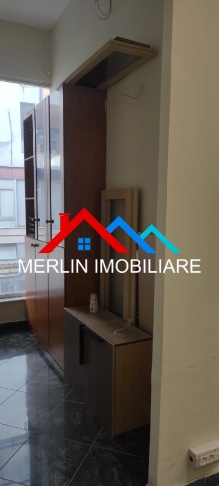 Tirane, jepet me qera ambjent biznesi Kati 1, 40 m² 550 € (KOMPLEKSI DELIJORGJI)