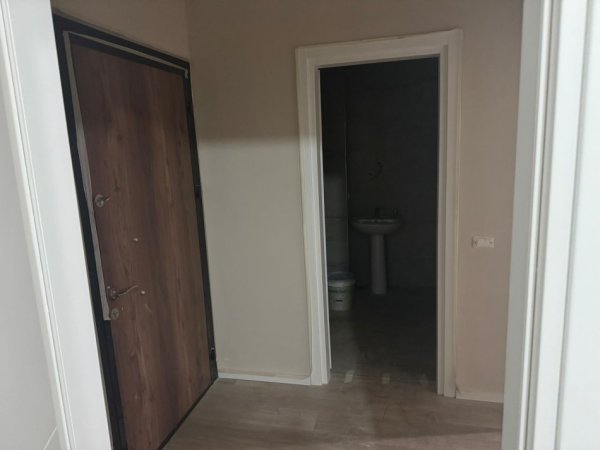 Tirane, jepet me qera apartament 1+1 , 75 m² 350 € (Tek urban gayt)