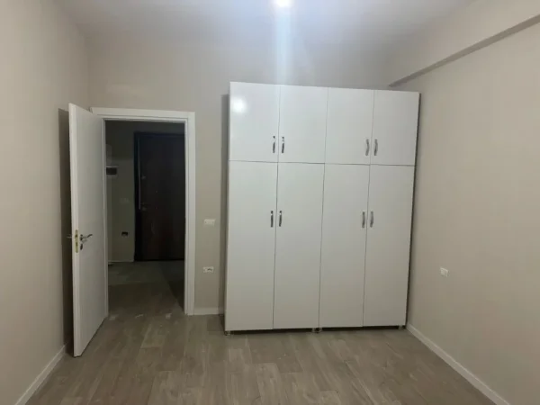 Tirane, jepet me qera apartament 1+1 , 75 m² 350 € (Tek urban gayt)
